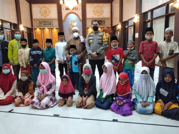 Santunan dan Doa Bersama Anak Yatim di Masjid Polres Jember