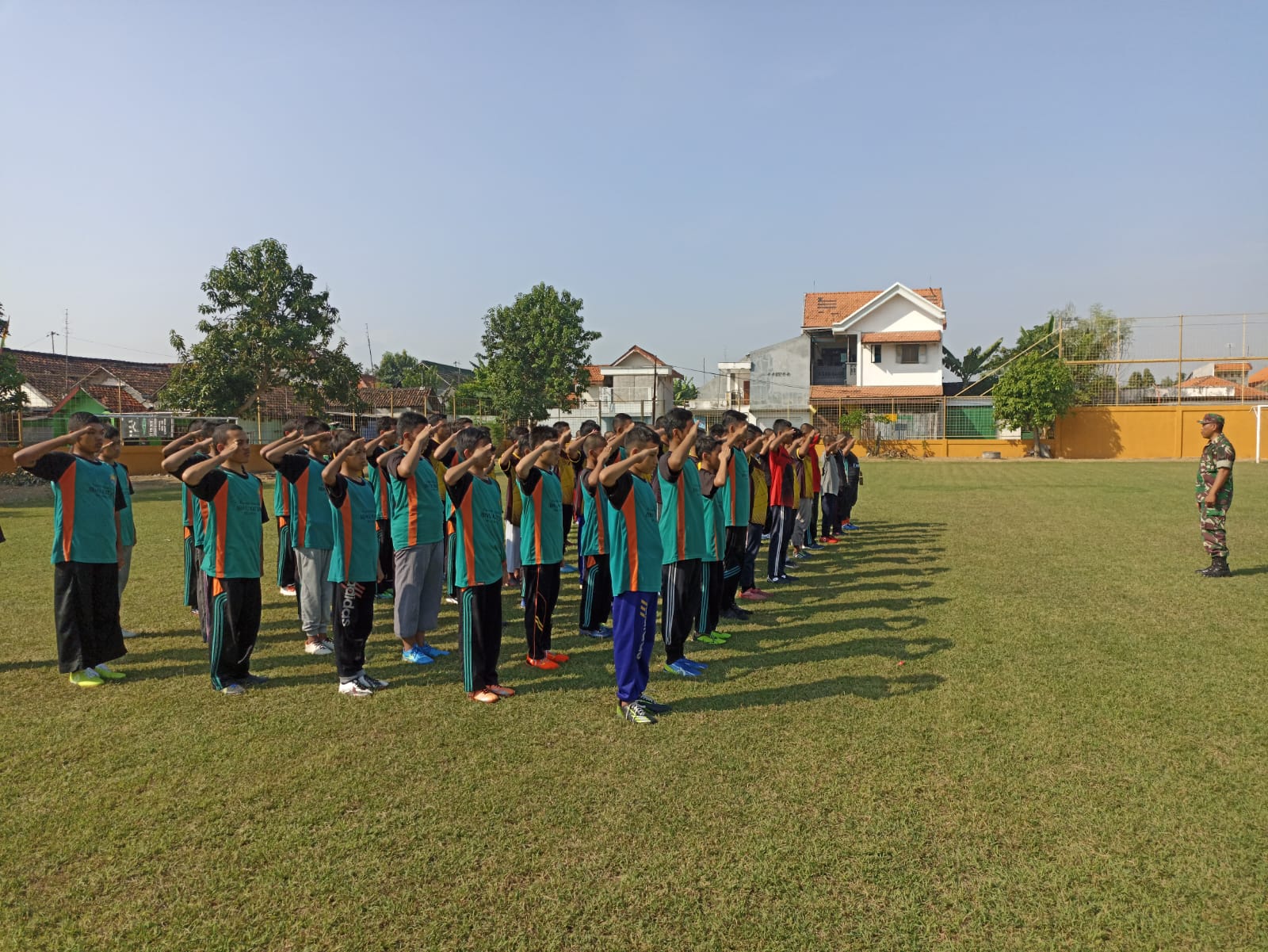 TNI Melatih Kedisiplinan Santri Ibnu Katsir 4 TNI Melatih Kedisiplinan Santri Ibnu Katsir 4