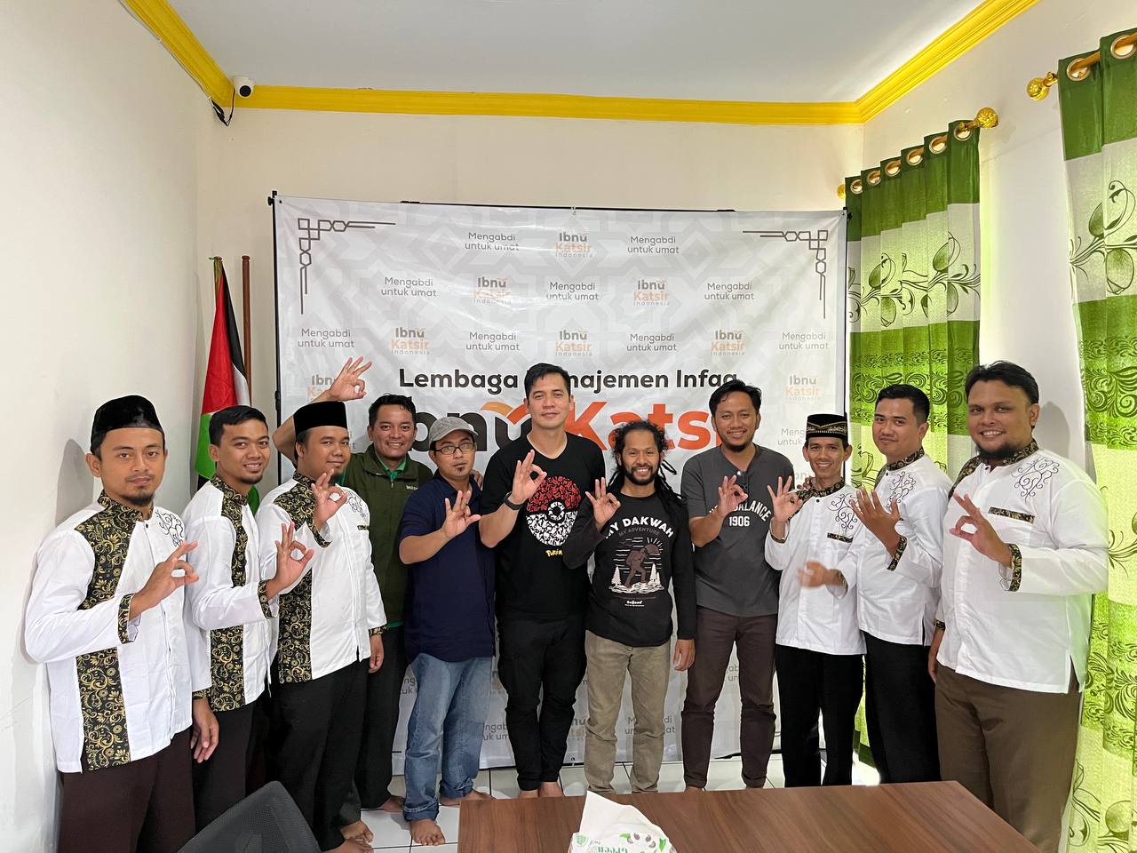 LMI Ibnu Katsir Dikunjungi 2 Aktor Nasional, Ajak Masyarakat Untuk Mendukung Dakwah Al Qur'an LMI Ibnu Katsir Dikunjungi 2 Aktor Nasional, Ajak Masyarakat Untuk Mendukung Dakwah Al Qur'an