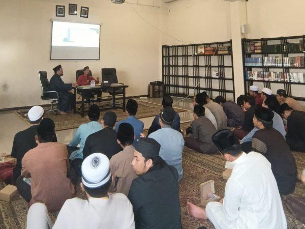 Menabur Cahaya Al-Qur’an dari Jember ke Lamongan: Presentasi Madina Ibnu Katsir di Mahad Ali Namirah
