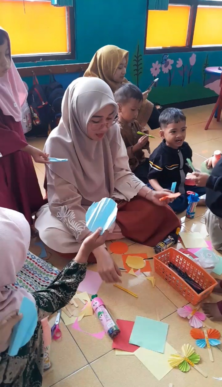 Program “Orang Tua Mengajar” di TK Qur’an Ibnu Katsir Program “Orang Tua Mengajar” di TK Qur’an Ibnu Katsir