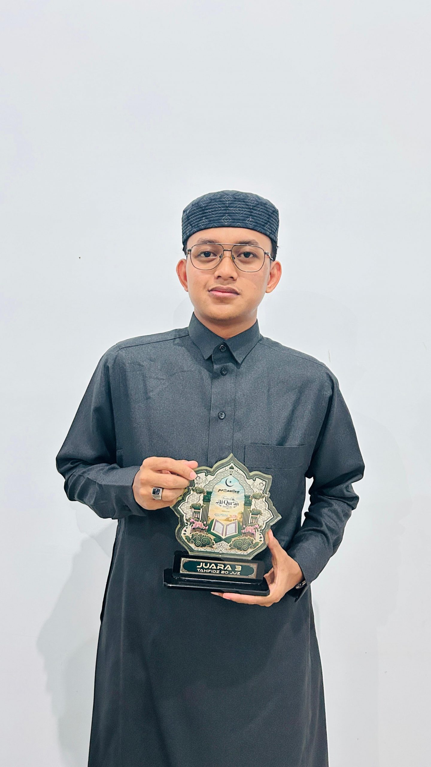 Menapak Jejak Sang Kakak: Perjalanan Mahfil Hikami dalam Mengukir Prestasi Al-Qur’an