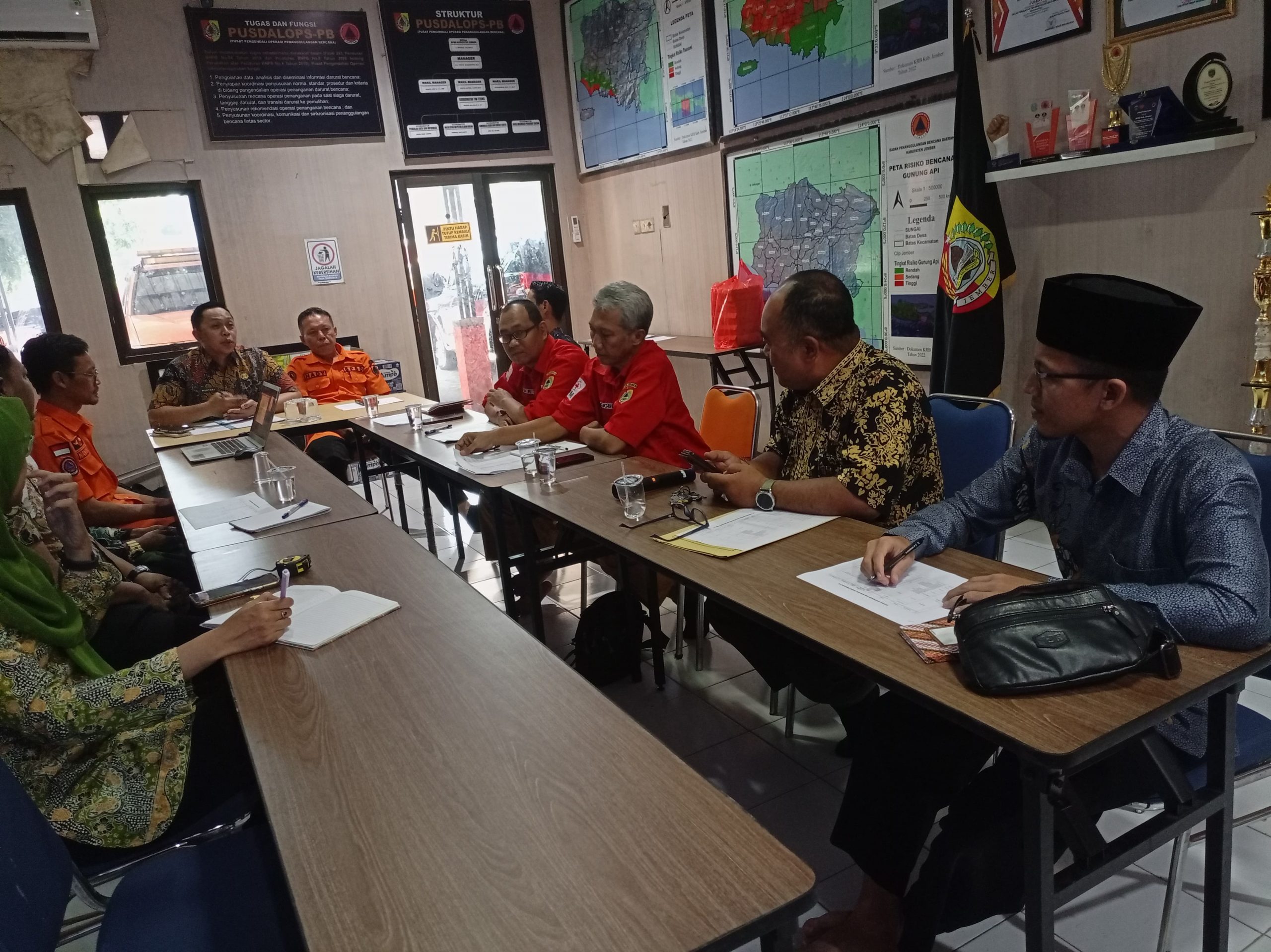 Antisipasi Musim Kemarau: BPBD Jember Gandeng Yayasan Ibnu Katsir Siapkan Distribusi Ratusan Ribu Liter Air Bersih Antisipasi Musim Kemarau: BPBD Jember Gandeng Yayasan Ibnu Katsir Siapkan Distribusi Ratusan Ribu Liter Air Bersih